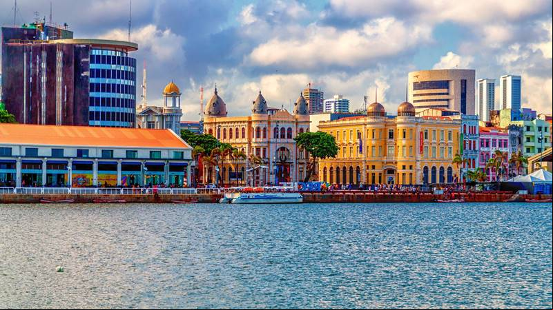 Viajar no feriado de Ano Novo para o Recife - R