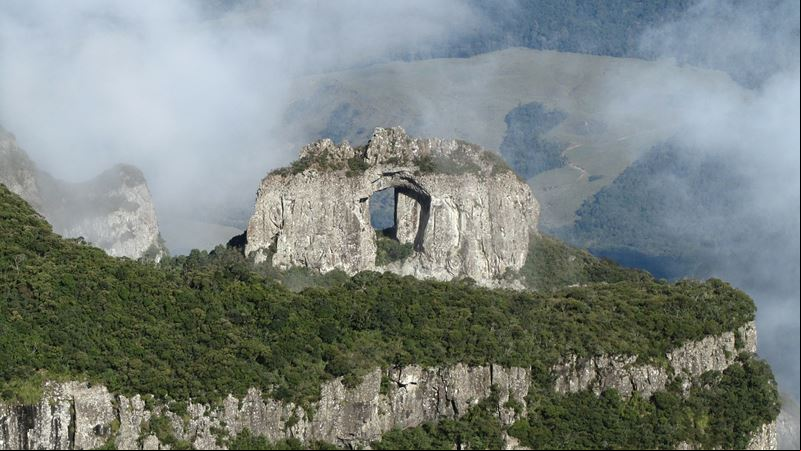 Pedra Furada - Morro da Igreja - Urubici - Serra Catarinense - Santa Catarina - Regi